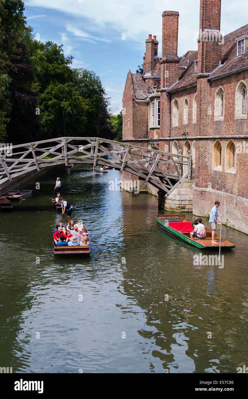 Promenades en barque sur la rivière Cam à Cambridge Banque D'Images
