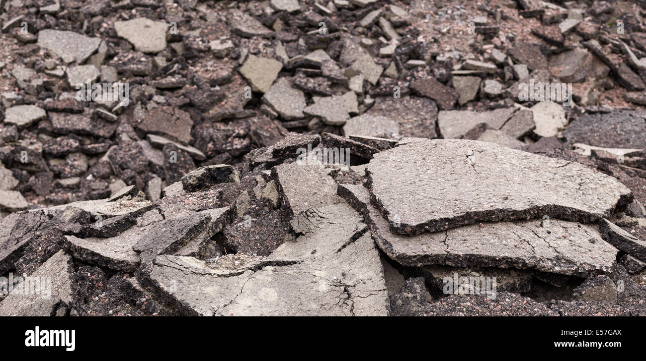 Gros tas de l'asphalte des pièces, produit des déchets Banque D'Images