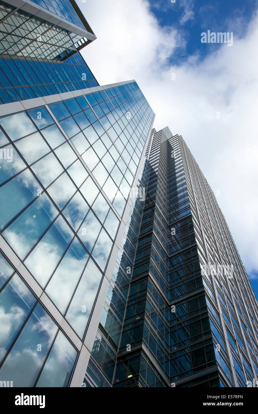 Londres, Angleterre - 33 Canada Square, Canary Wharf à partir de ci-dessous Banque D'Images