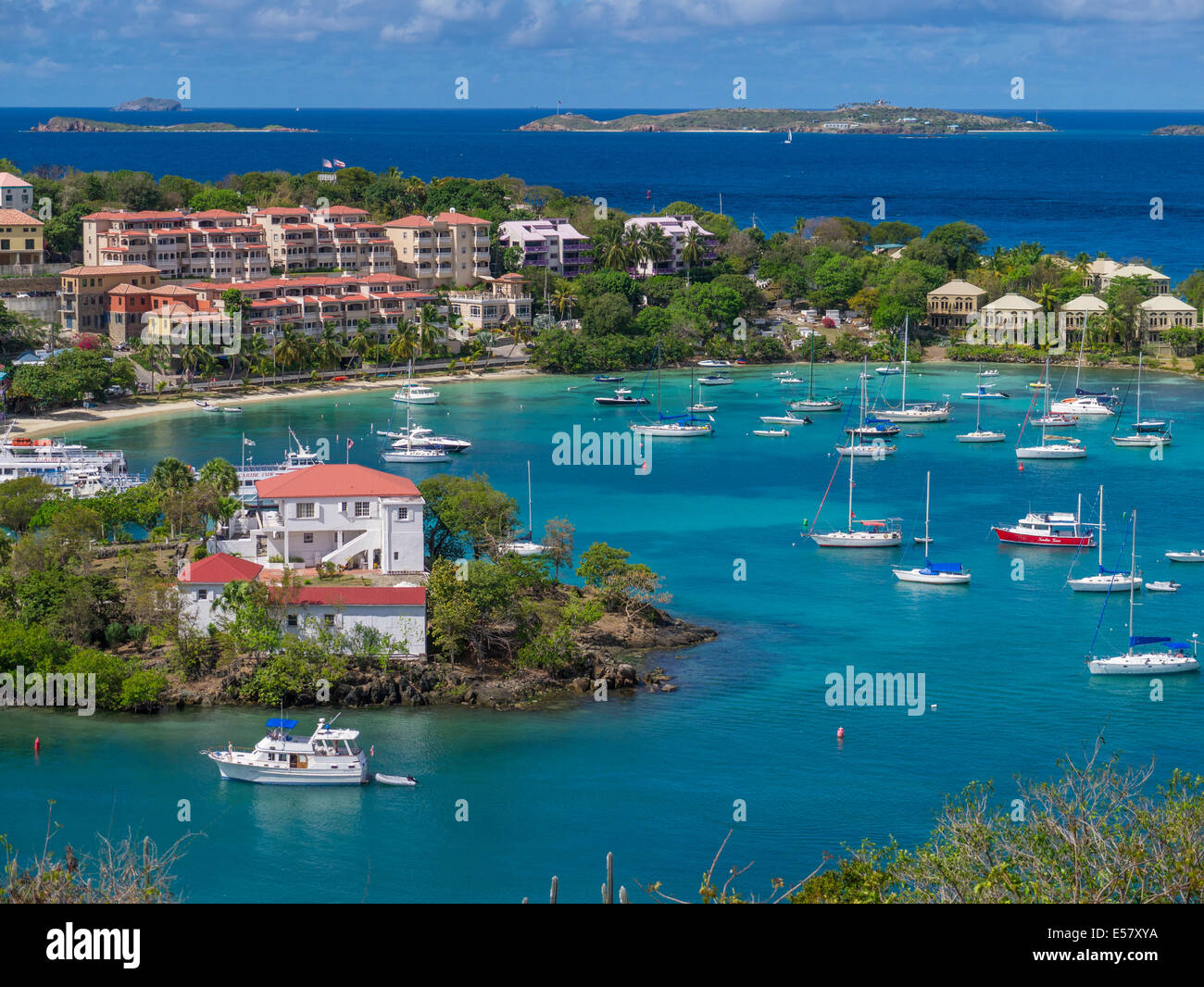 Ville de Cruz Bay sur l'île des Caraïbes de St John dans les îles Vierges américaines Banque D'Images Ville de Cruz Bay sur l'île des Caraïbes de St John dans les îles Vierges américaines Banque D'Images