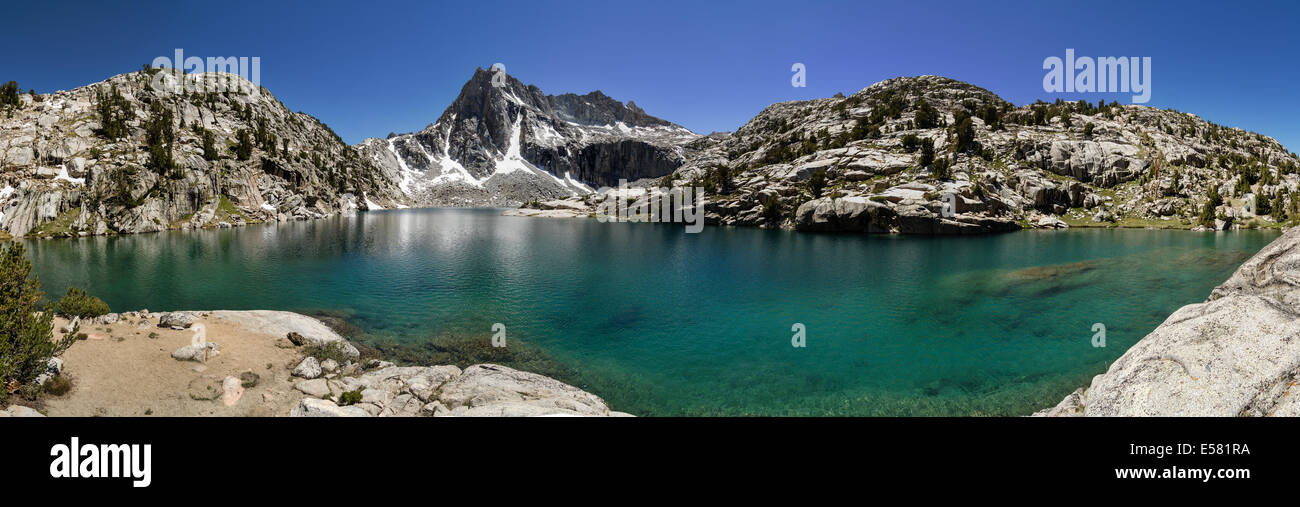 Lac de montagne Sierra Nevada panorama avec faim Packer Lac et Pic Photo Banque D'Images