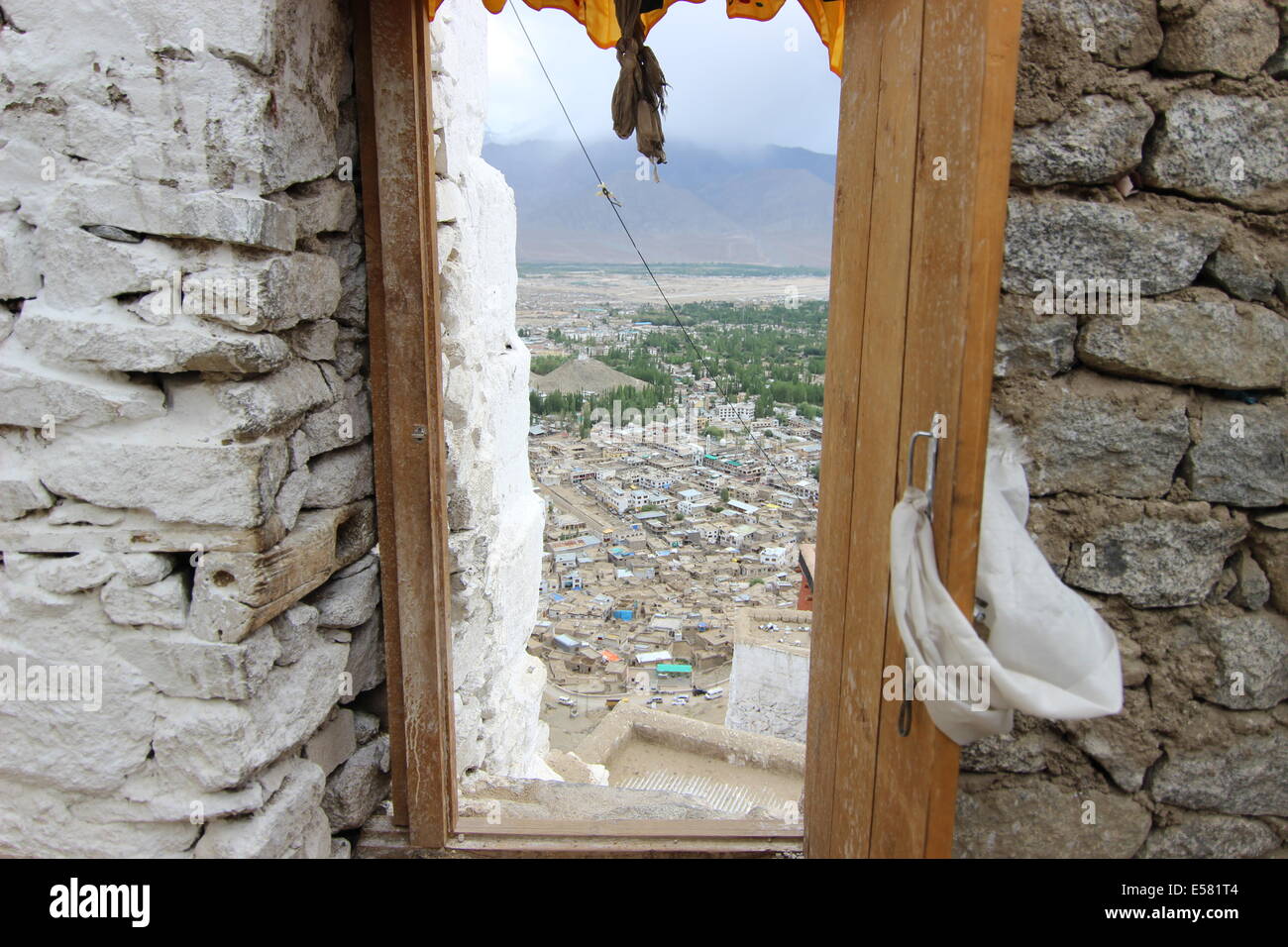 Vue de la ville de Leh - Monastère de Namgyal Tsemo Banque D'Images