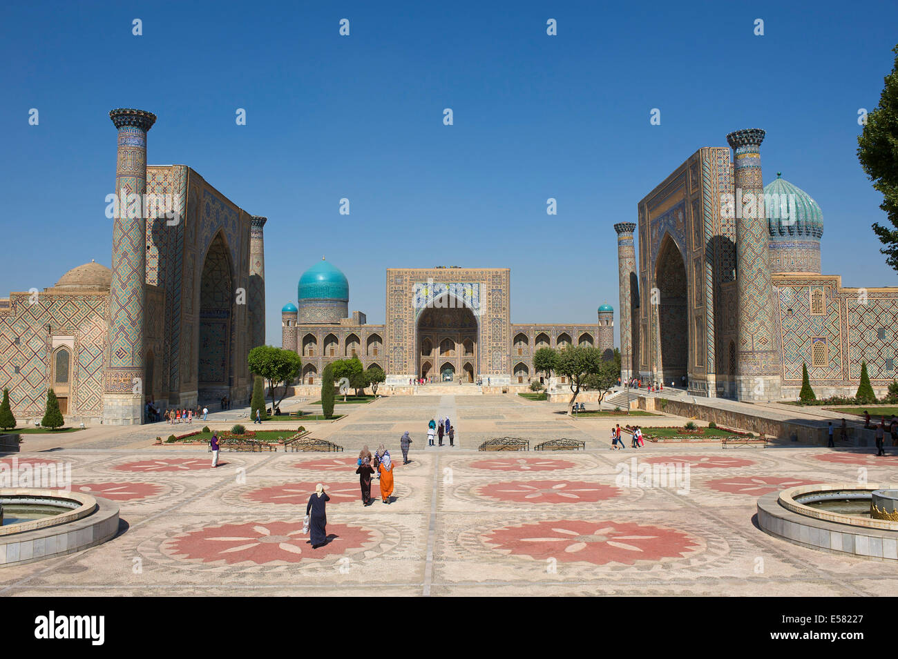 Liens Ulugh Beg Madrasah, moyen Tilya-Kori Madrasah, juste Sher-Dor Madrasah, Reghistan, Samarkand, Ouzbékistan Banque D'Images