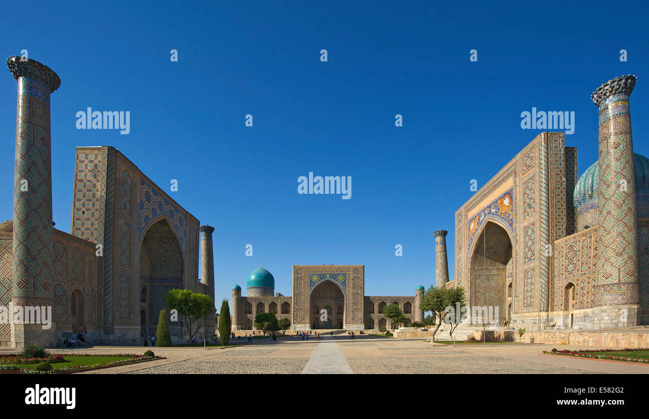 Ulugbek Madrasah Liens, moyen Tilya-Kori Madrasah, juste Sher-Dor Madrasah, Reghistan, Samarkand, Ouzbékistan Banque D'Images