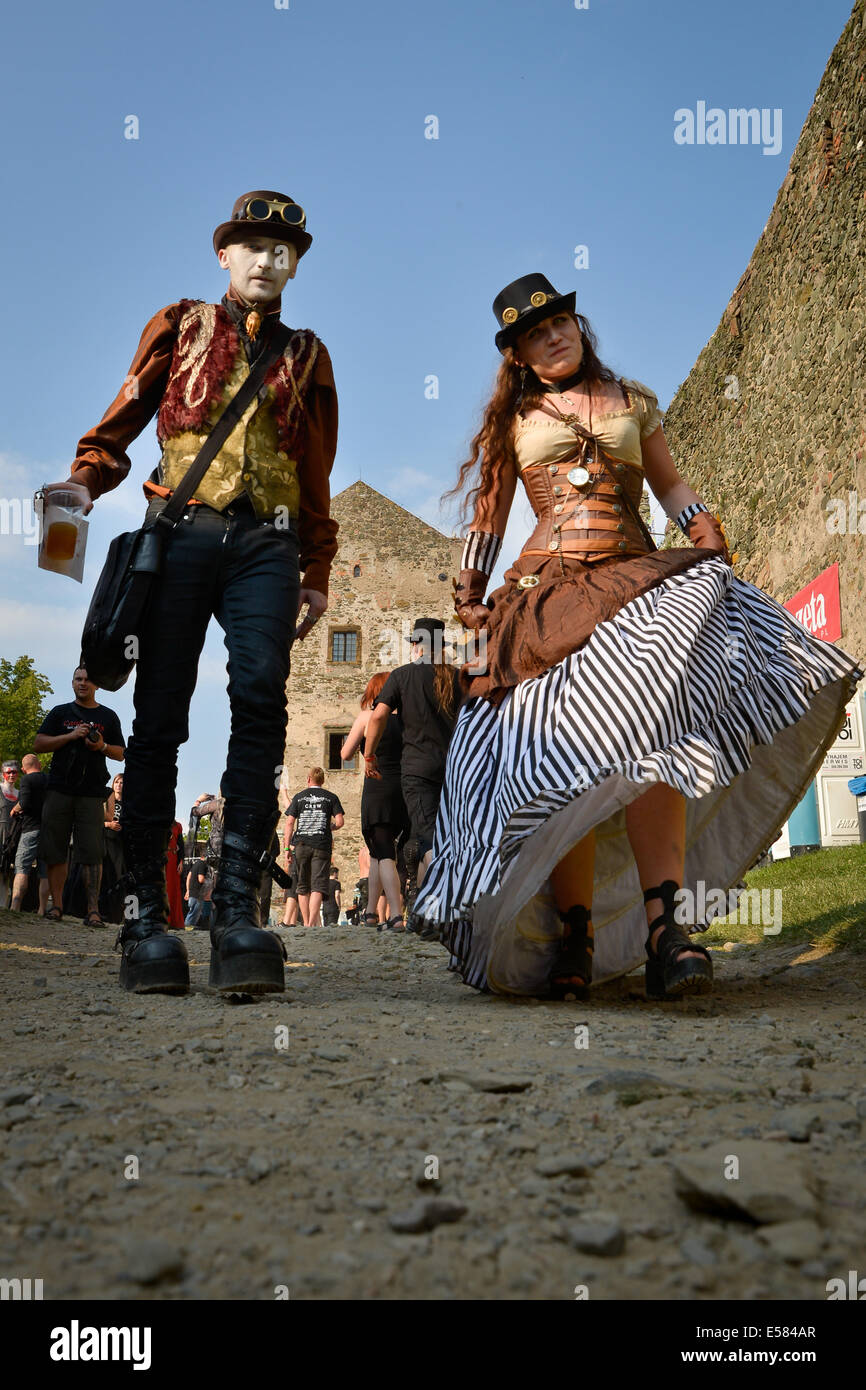 BOLKOW, Pologne - 19 juillet 2014 : les participants non identifié de la Castle Party festival indépendant sombre. Banque D'Images