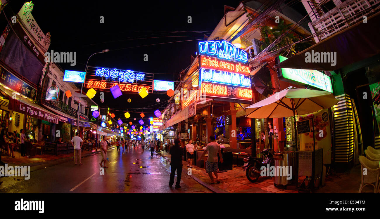 Scène de nuit de Pub Street, Siem Reap, Cambodge. Banque D'Images