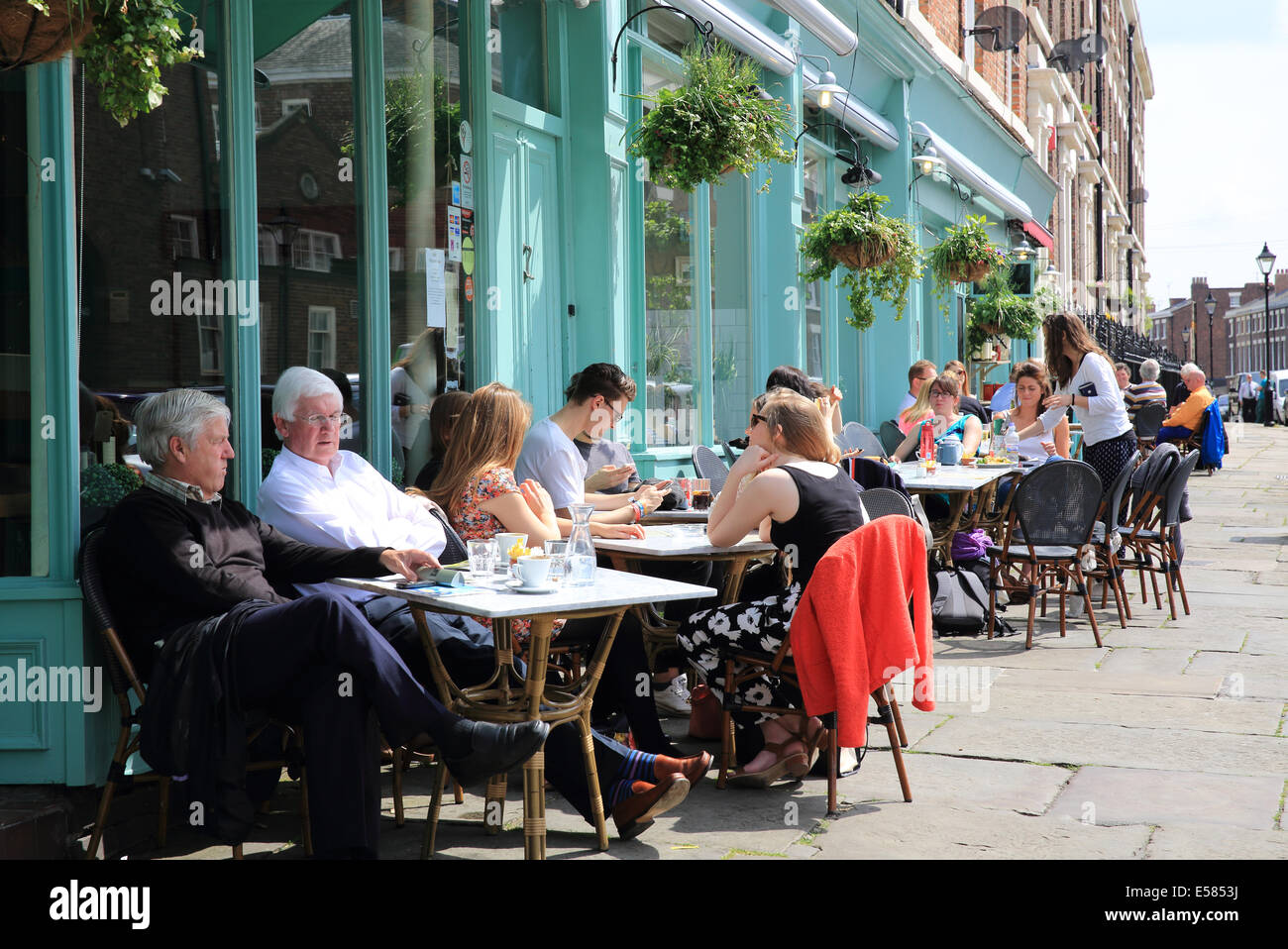 Le trimestre, un restaurant indépendant d'inspiration italienne sur le pavé de la rue Falkner, mitoyen de Hope Street, à Liverpool Banque D'Images