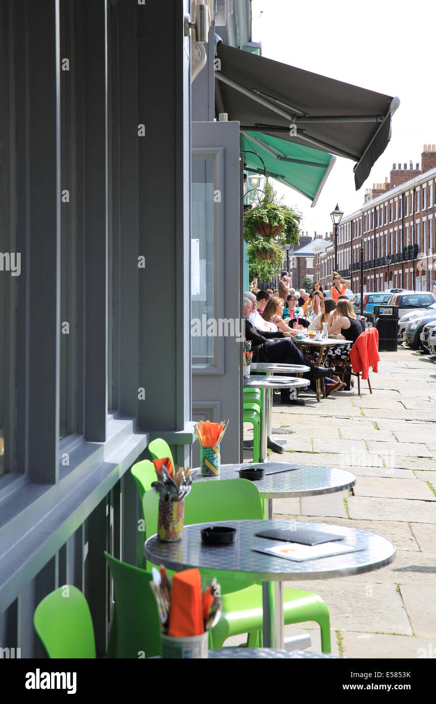 Le trimestre, un restaurant indépendant d'inspiration italienne sur le pavé de la rue Falkner, mitoyen de Hope Street, à Liverpool Banque D'Images
