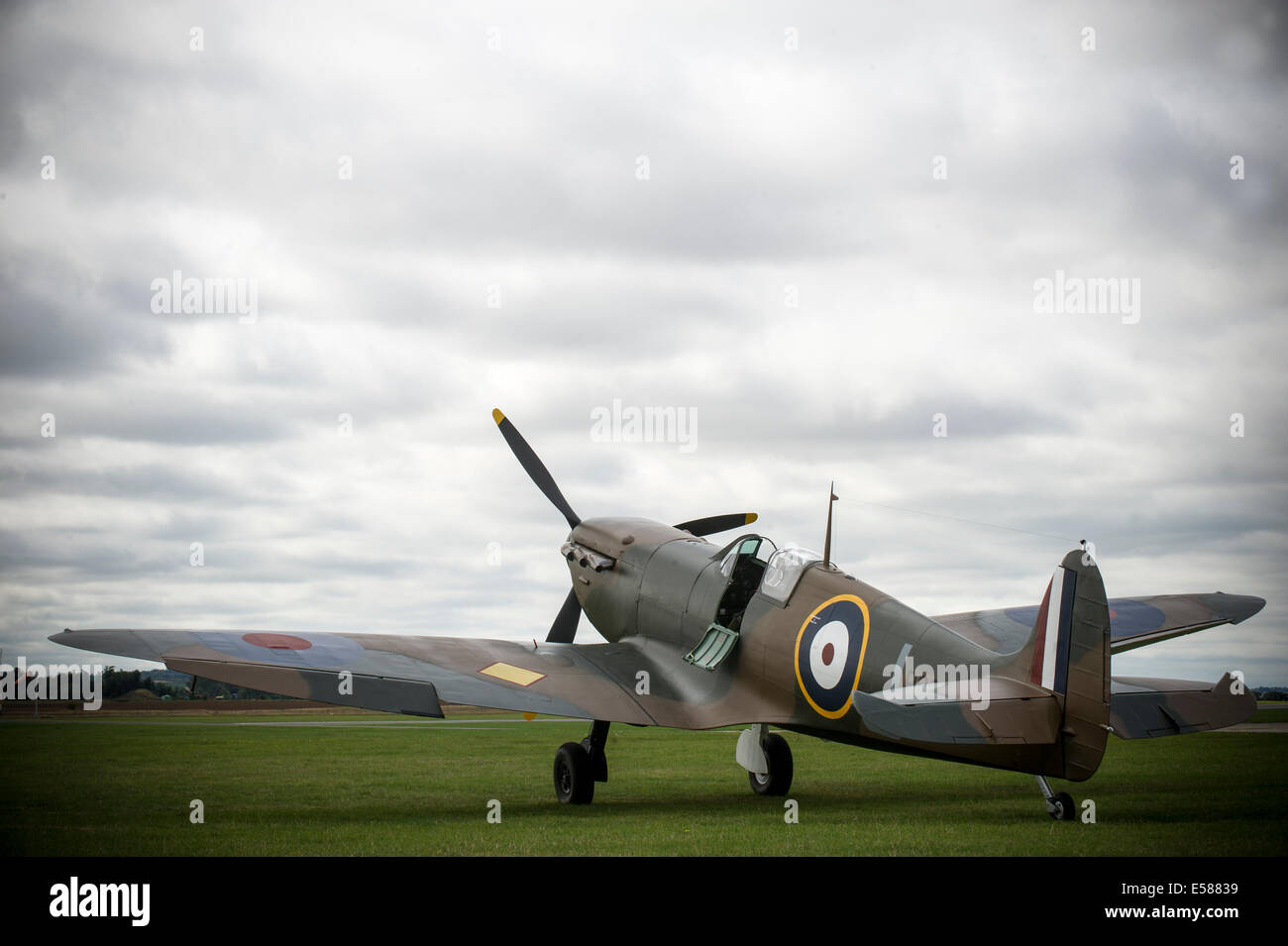 Supermarine Spitfire Mk1 P9374 voler de nouveau après avoir été restauré.Le Spitfire a été abattu au-dessus de Calais en 1940 Banque D'Images