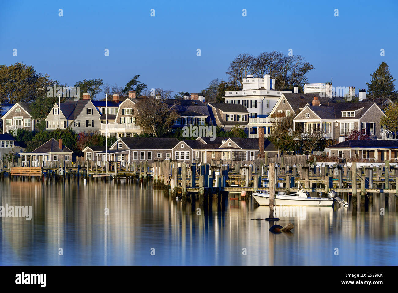 Edgartown harbor et maisons, Martha's Vineyard, Massachusetts, USA Banque D'Images