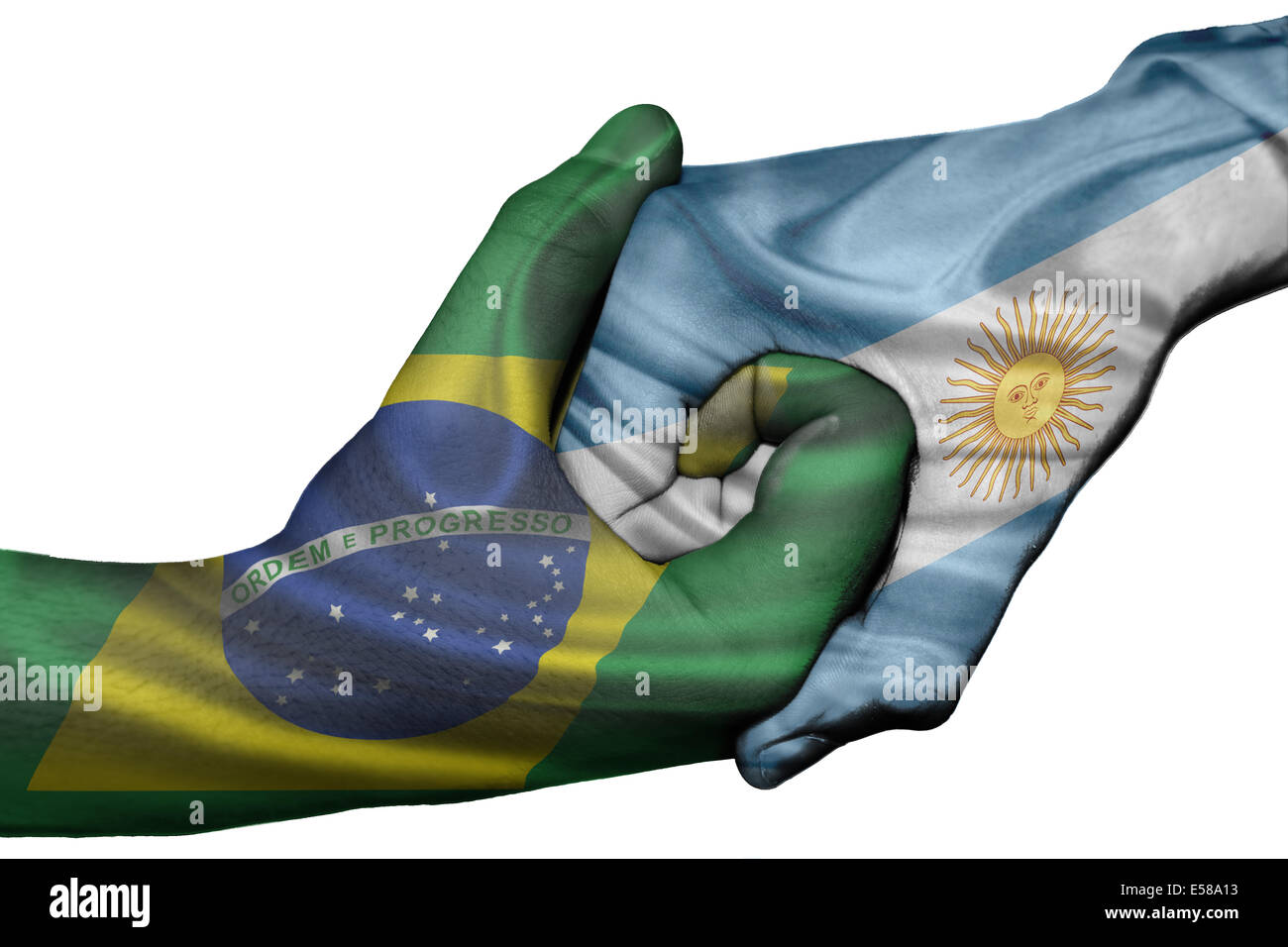 Poignée de main entre diplomatique Pays : Drapeaux du Brésil et l'Argentine surimprimées les deux mains Banque D'Images