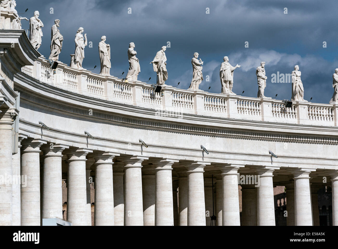 Colonnade du Bernin, Cité du Vatican, Rome, Italie Banque D'Images