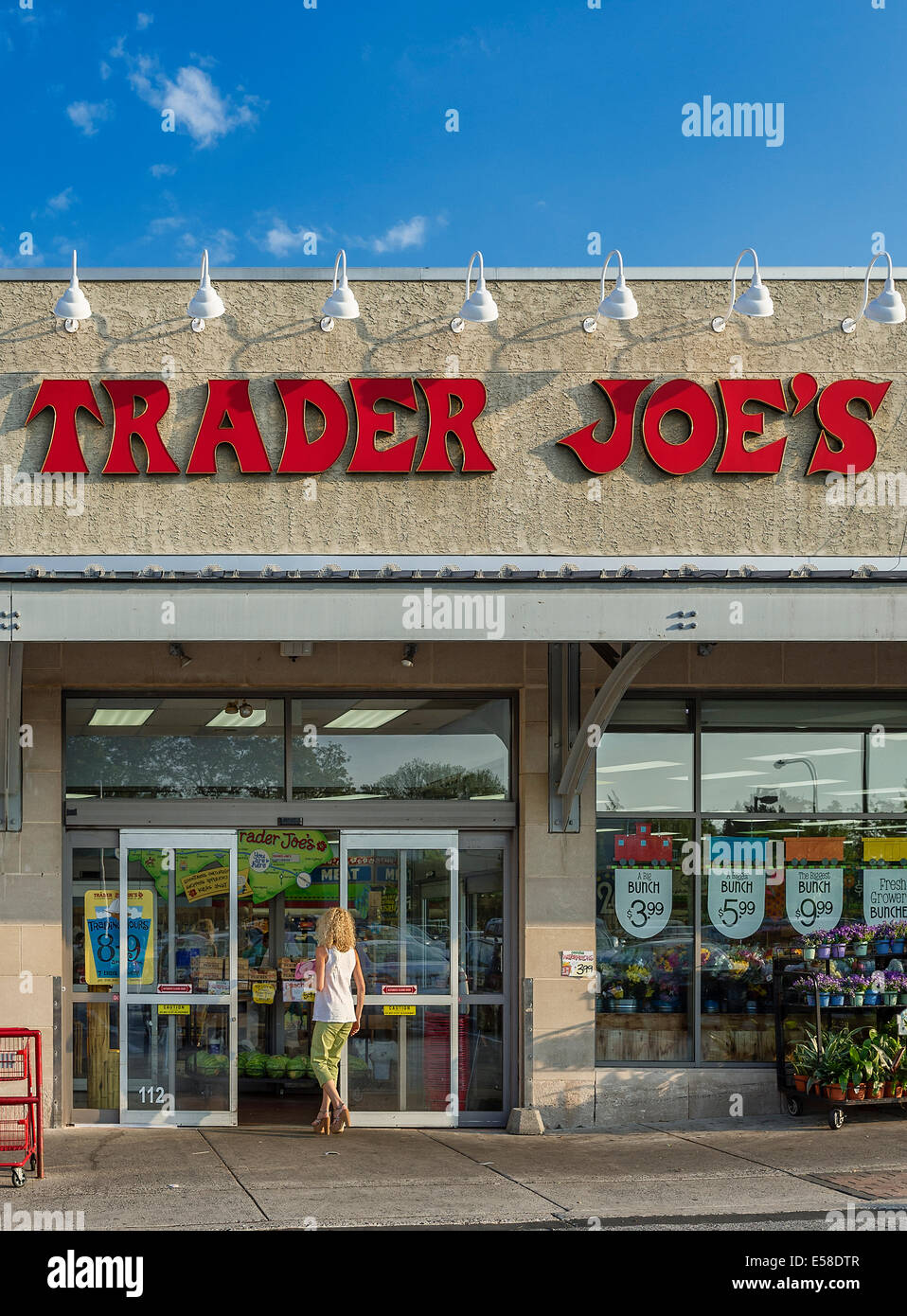 Extérieur de Trader Joe's, magasin d'alimentation spécialisée Ardmore, Pennsylvanie, USA Banque D'Images
