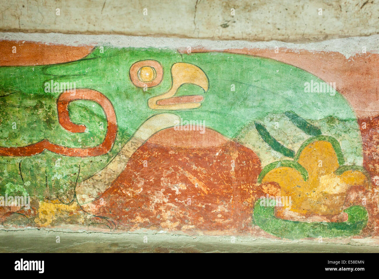 La peinture le long d'un couloir du palais de Quetzalpapalotl à Teotihuacan, au Mexique. Banque D'Images