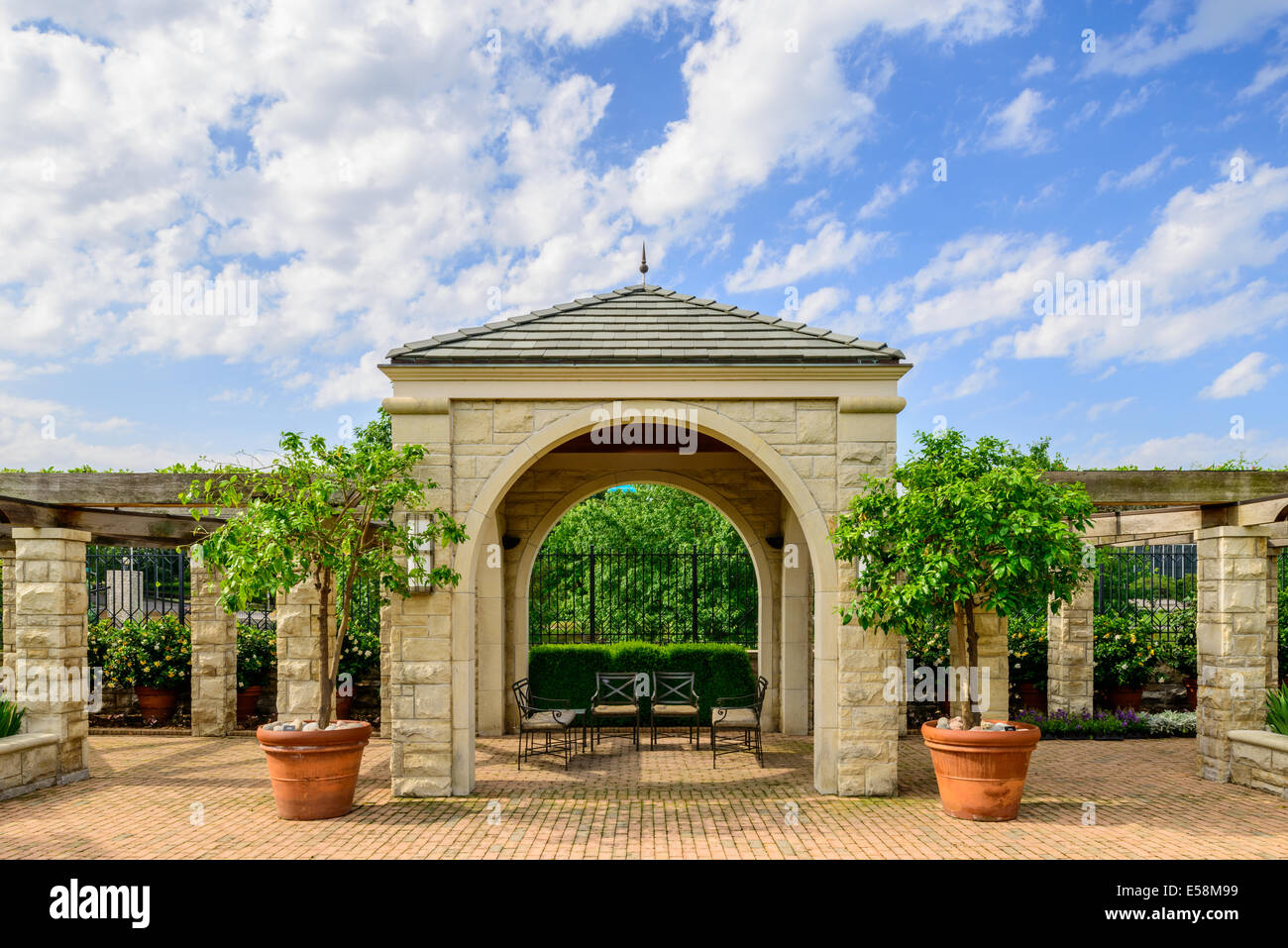 Photo de l'enceinte de l'Ewing et Muriel Kauffman Memorial Garden à Kansas City, MO. Banque D'Images