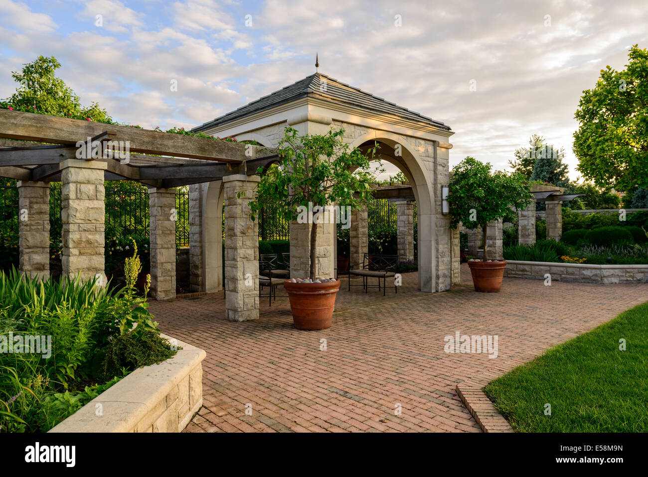 Photo de l'enceinte de l'Ewing et Muriel Kauffman Memorial Garden à Kansas City, MO. Banque D'Images