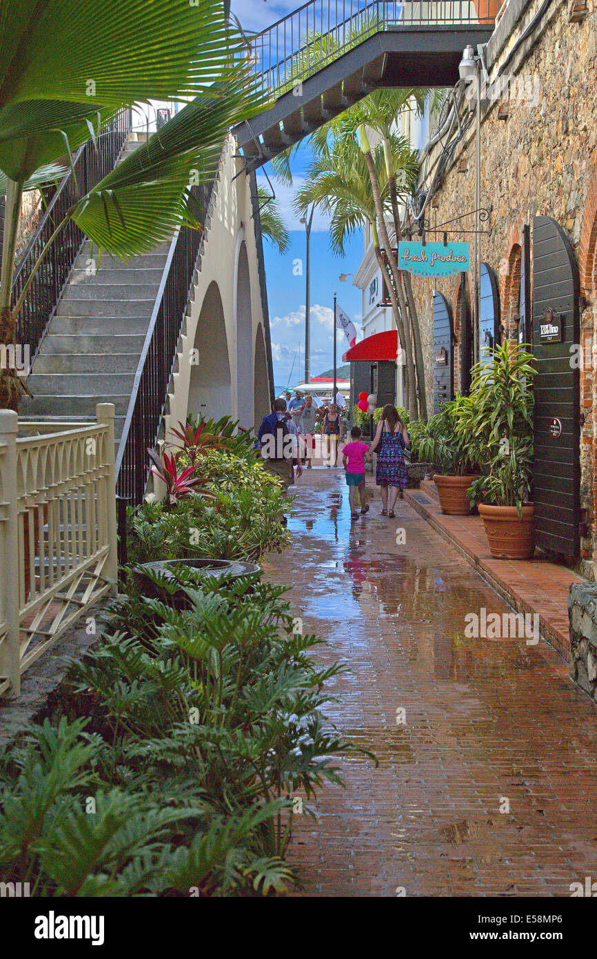 Alley ou un passage à Charlotte Amalie sur l'île des Caraïbes de Saint Thomas dans les îles Vierges américaines Banque D'Images