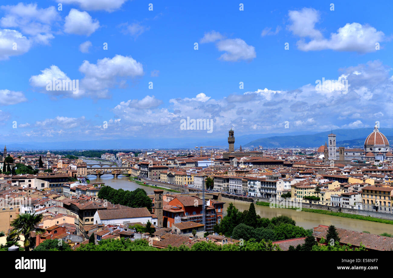 (140723) -- ROME, 23 juillet 2014 (Xinhua) -- La photo prise le 26 mai 2013 montre la vue de Florence en Italie. Rome a été répertorié comme le plus visité de la ville italienne dans les six premiers mois de l'année, en fonction de l'indice par Hotels.com, suivie de Venise, Milan, Florence et Sorrente.(Xinhua/Nizhi Xu) Banque D'Images