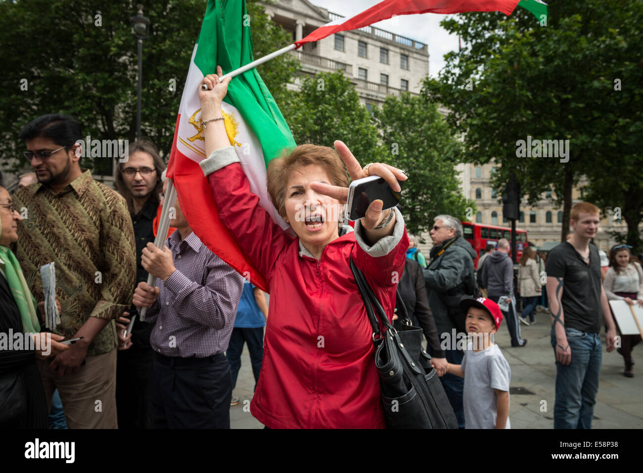 Les Syriens à Londres protester contre les prochaines élections présidentielles Banque D'Images
