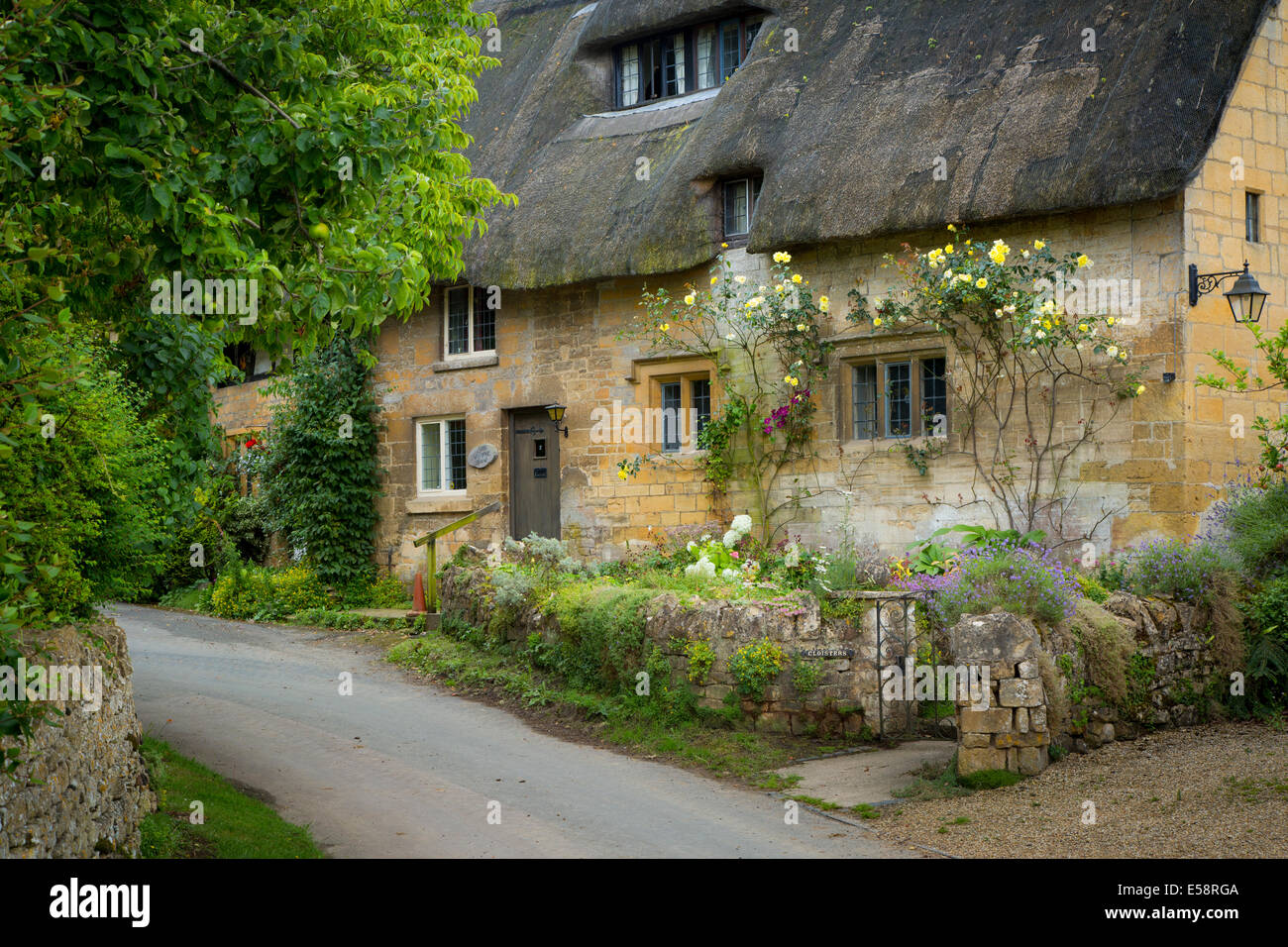 Toit de chaume maison à Stanton, les Cotswolds, Gloucestershire, Angleterre Banque D'Images