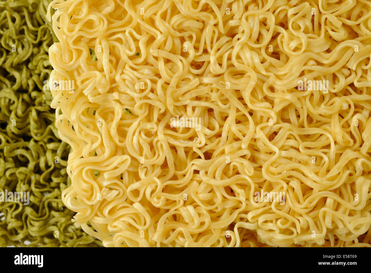 Vert séché et nouilles nouilles sèches Banque D'Images