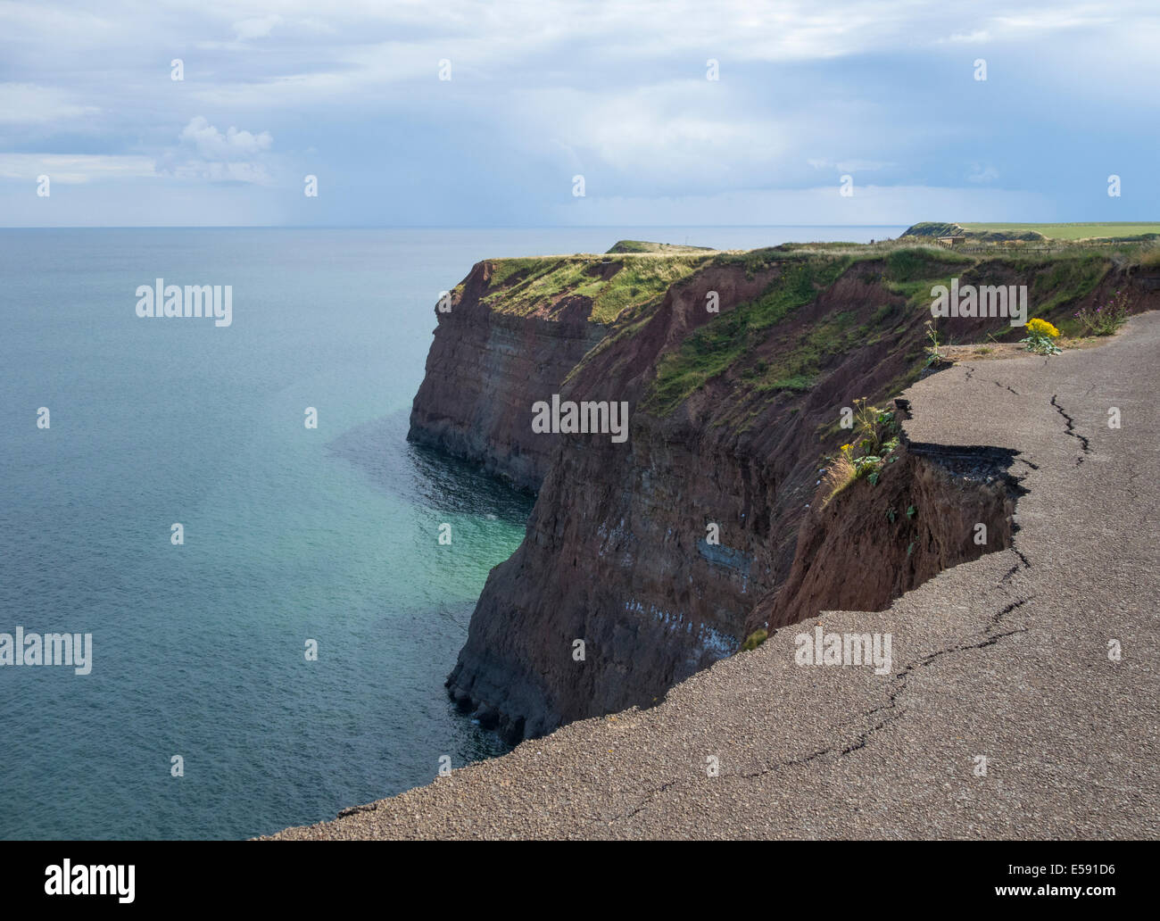 L'érosion côtière. Les falaises de Boulby Staithes, North Yorkshire, England, UK Banque D'Images