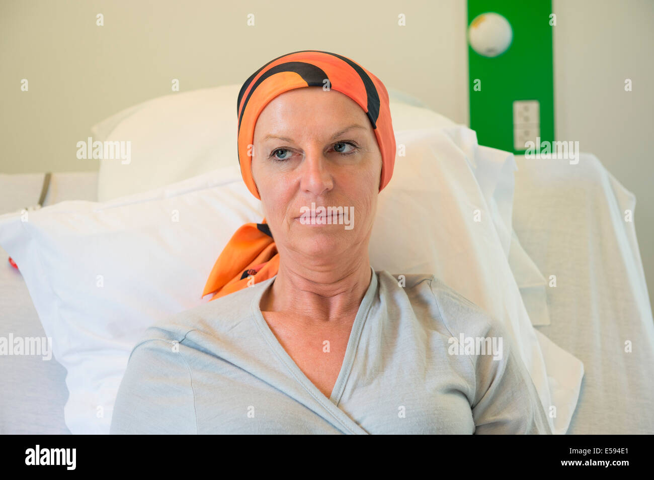 Patient recevant un traitement de chimiothérapie ambulatoire Banque D'Images