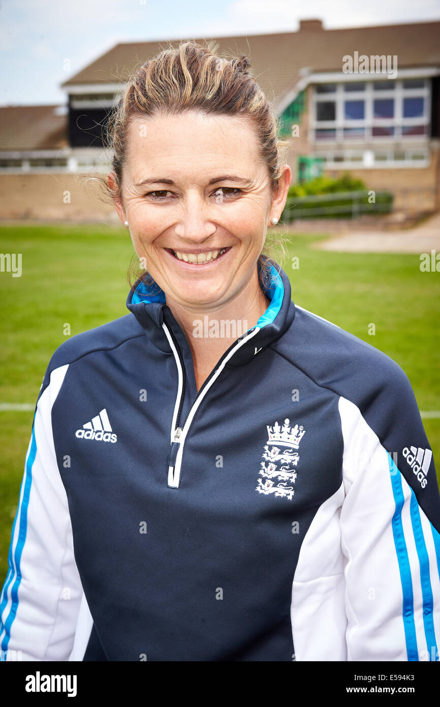 Charlotte Edwards CBE, capitaine de l'Angleterre l'équipe de cricket de femmes, que l'on voit au cours d'un festival à Oxford cricket école Banque D'Images