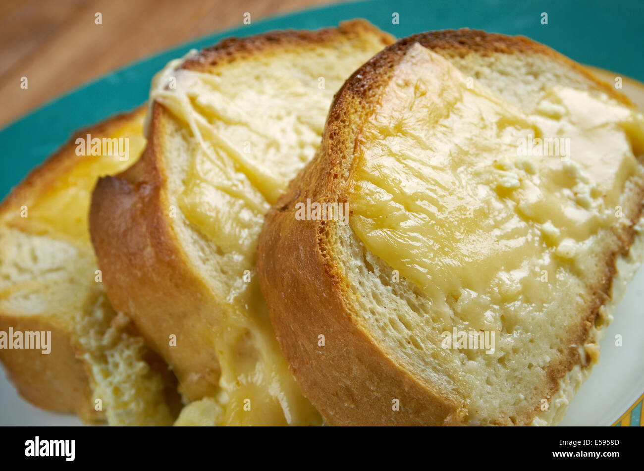 Freiburger Ramequin - fromage crème au four allemand,avec du pain grillé  Photo Stock - Alamy