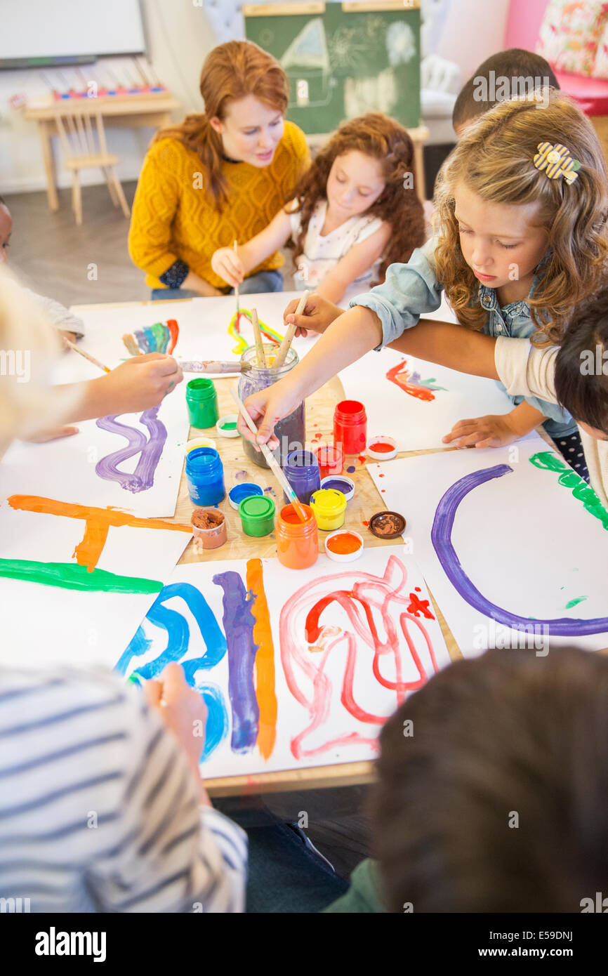 Les élèves de la classe de peinture Banque D'Images