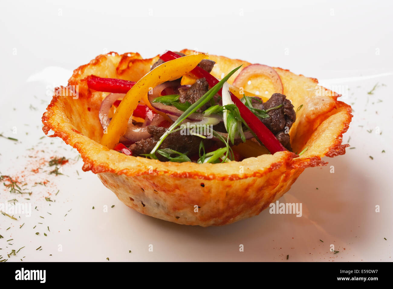 Des plats de viande avec légumes et épices Banque D'Images