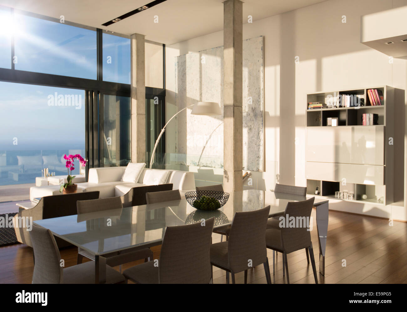 L'espace salon et salle à manger in modern house Banque D'Images