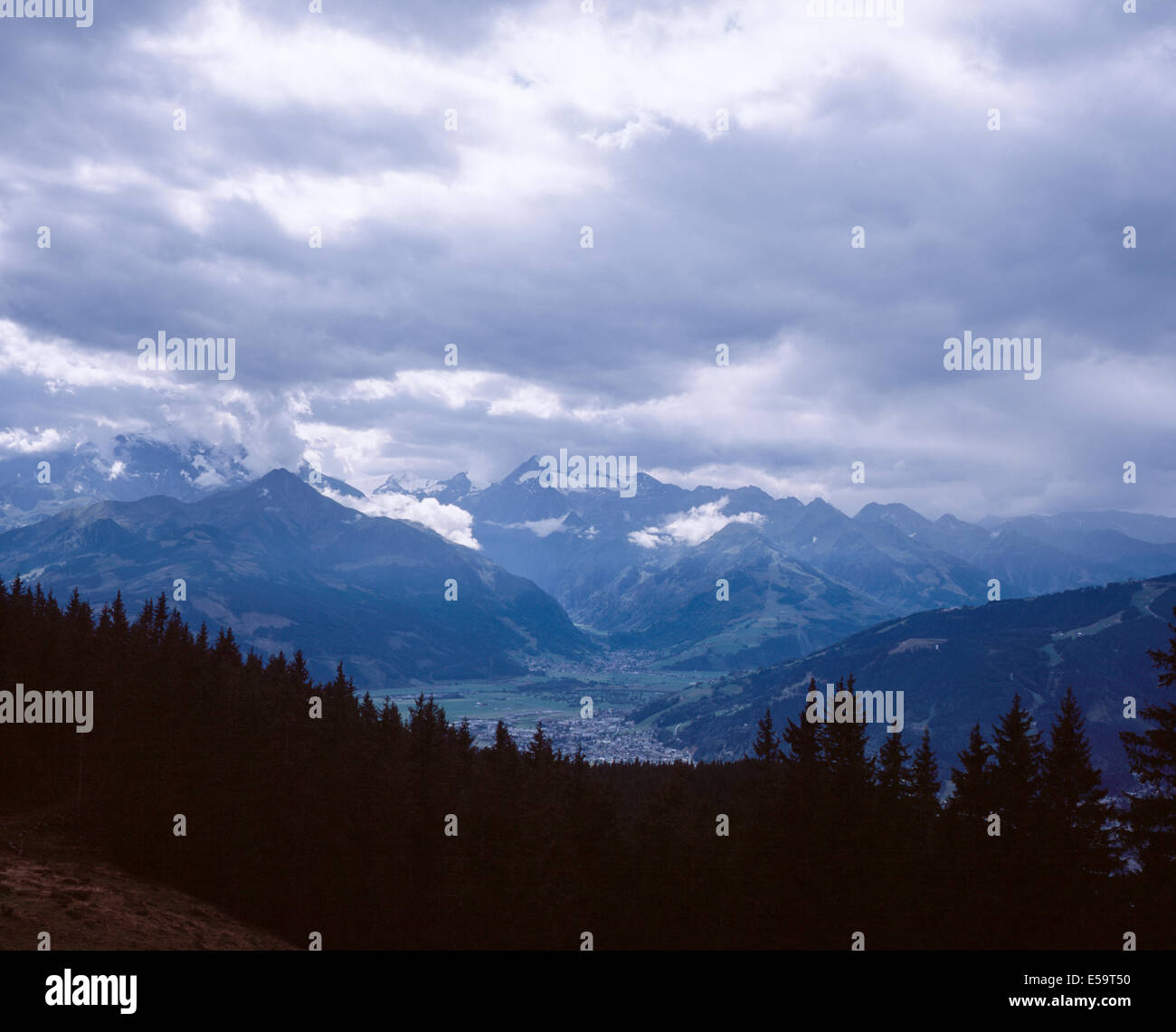 Le Hoher Tenn et grosses Weisbachhorn et le Kitzsteinhorn au-dessus du Zeller See Zell am See Salzbourg Autriche Banque D'Images