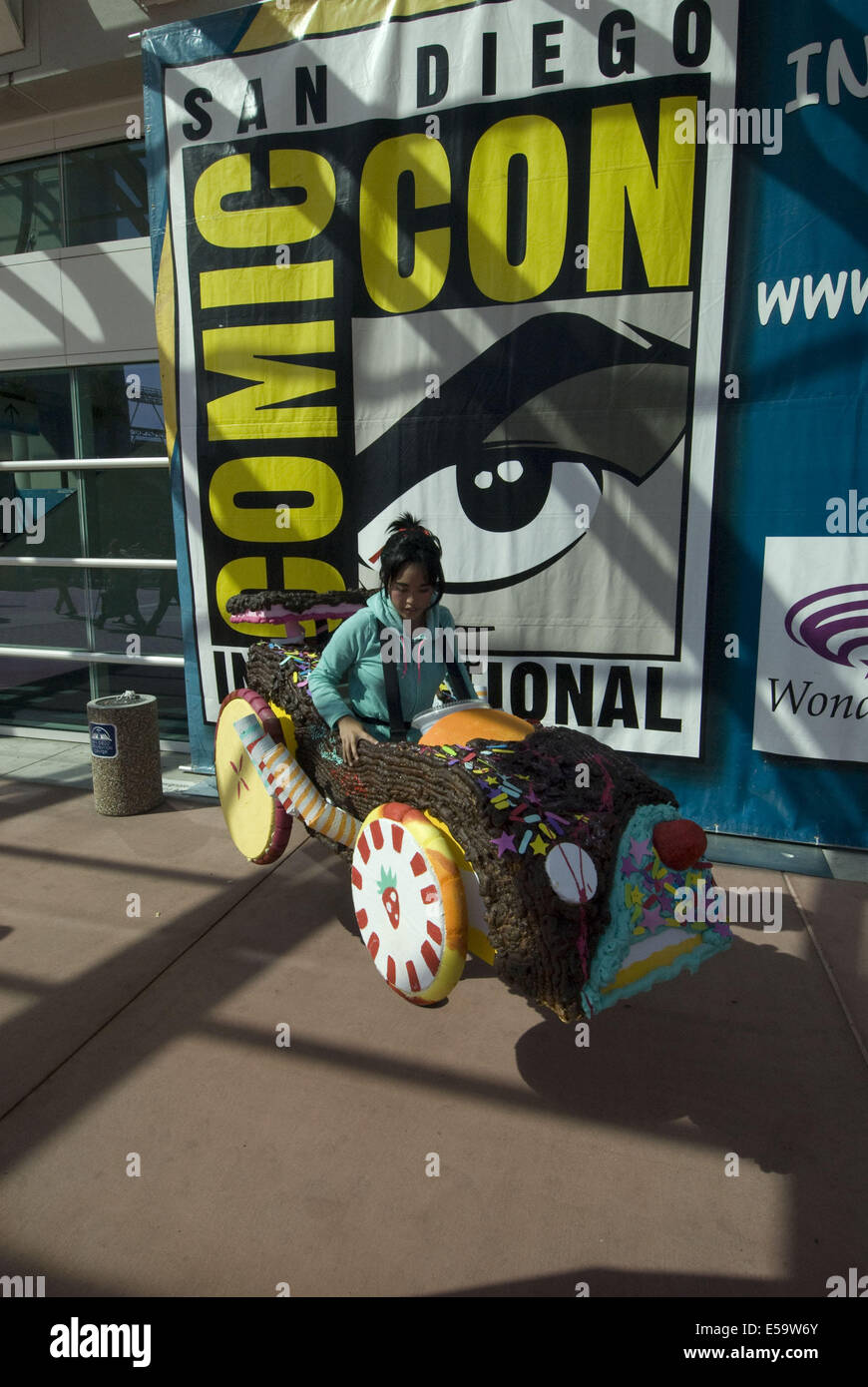 San Diego, Californie, USA. 24 juillet, 2014. Les visiteurs assistent à la 45e assemblée annuelle Comic-Con International, la plus grande bande dessinée et événement de la culture pop en Amérique du Nord, au San Diego Convention Center. Plus de cent quarante-cinq mille personnes participeront à l'événement de quatre jours. Credit : Earl S. Cryer/ZUMA/Alamy Fil Live News Banque D'Images