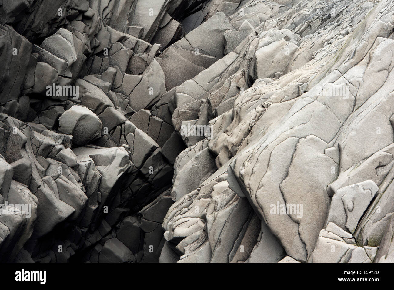 Rock Formations sur la plage de Reynisfjara qui jouit - Sud de l'Islande Banque D'Images