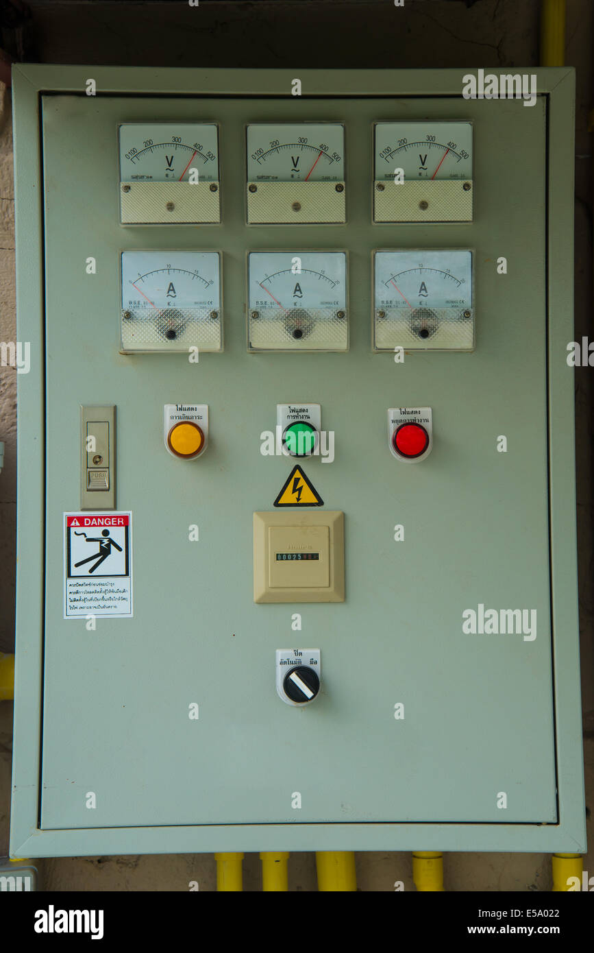 Electrical control cabinet Banque de photographies et d'images à haute  résolution - Alamy