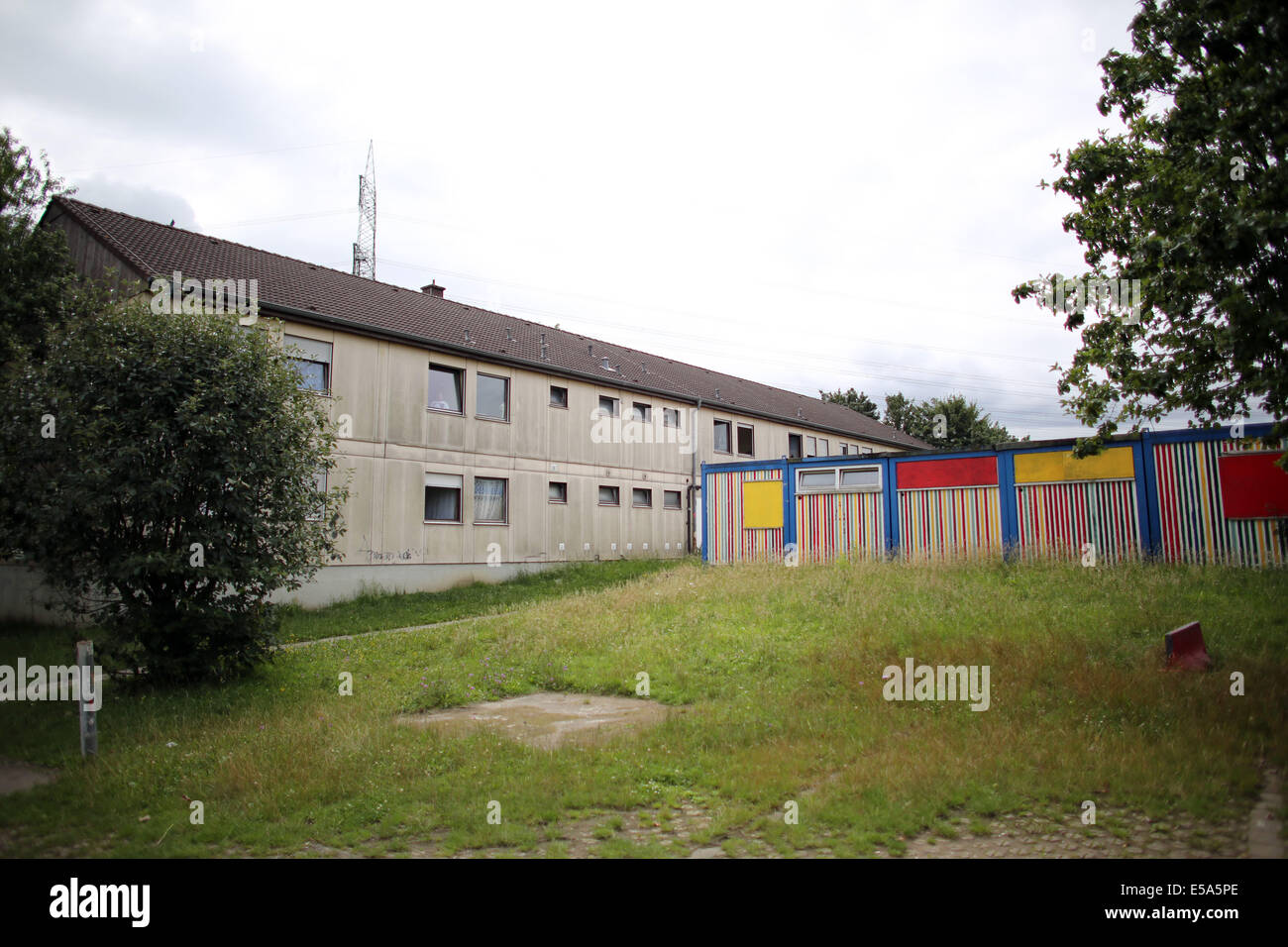 Leverkusen, Allemagne. 15 juillet, 2014. Vue d'un accueil des demandeurs d'asile à Leverkusen, Allemagne, 15 juillet 2014. Les autorités locales à Leverkusen permettre aux réfugiés de s'installer dans des résidences privées à un stade précoce de leur processus de demande d'asile, ce qui contribue également à la municipalité à de l'argent. Photo : Oliver Berg/dpa/Alamy Live News Banque D'Images