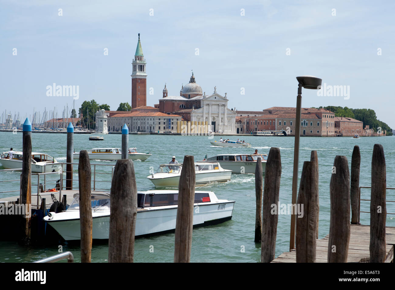 San Giorgio Maggiore Island et l'Eglise dans la lagune de Venise. Venice Banque D'Images