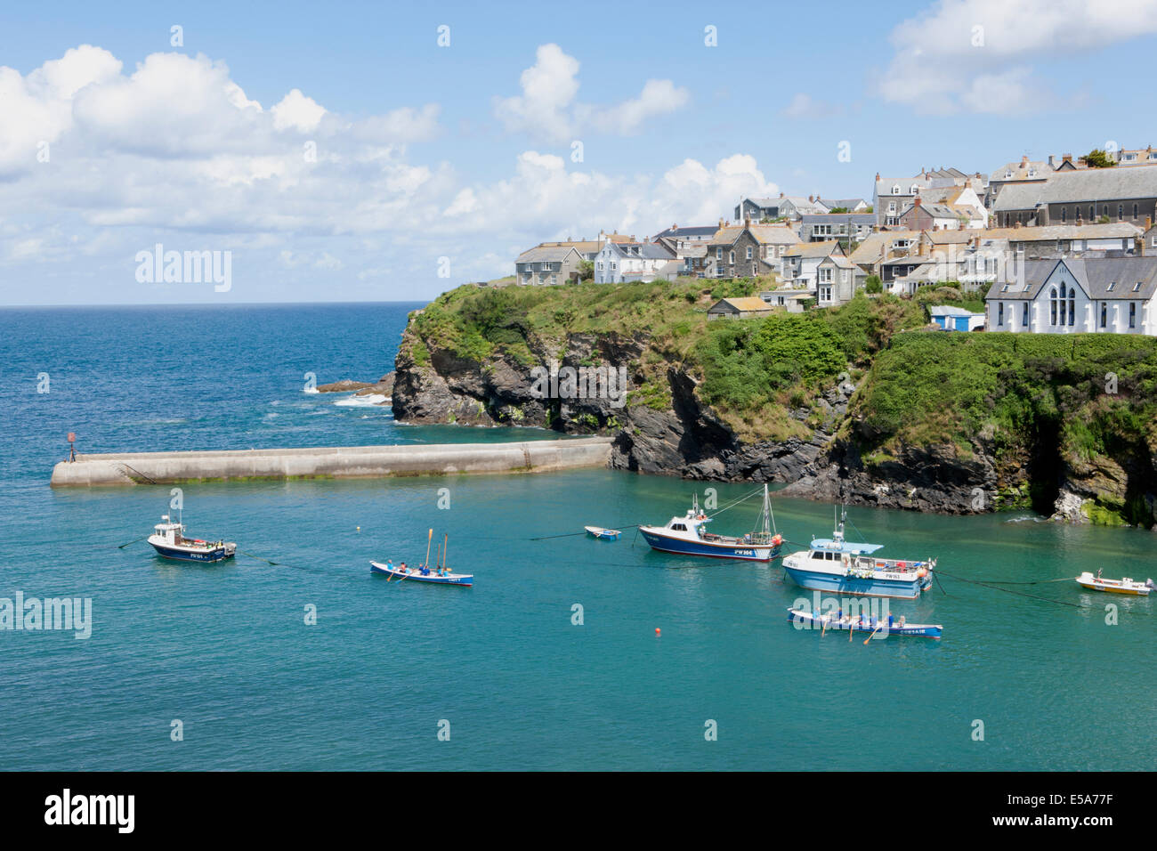 Le port de Port Isaac en Cornouailles du Nord connus dans le monde entier comme l'accueil de Port Wenn Doc Martin sur ITV avec Martin Clunes Banque D'Images