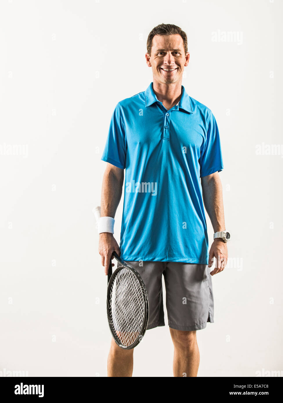Caucasian tennis player smiling Banque D'Images