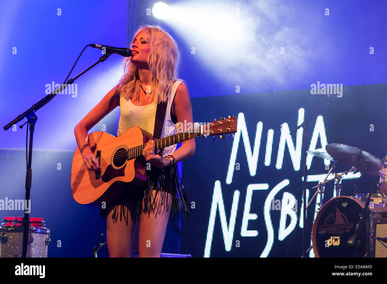 Le jeune auteur-compositeur écossais Nina Nesbitt, live au Blue Balls Festival, Lucerne, Suisse Banque D'Images