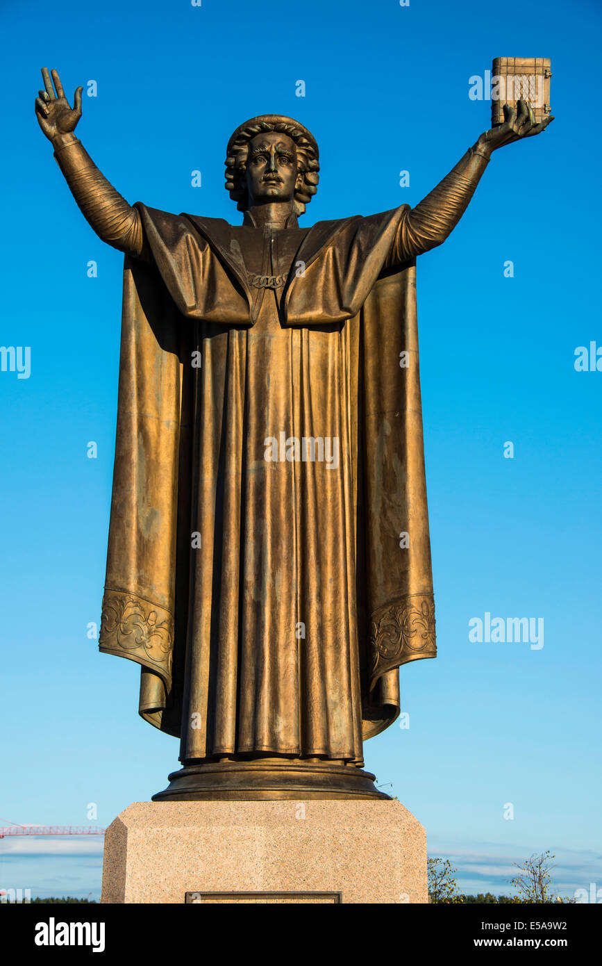 Statue de Francysk Skaryna face à la Bibliothèque nationale du Bélarus, Minsk, Bélarus Banque D'Images