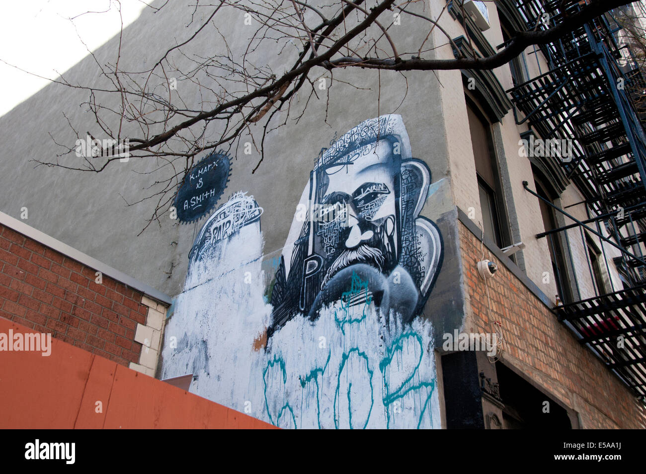 Karl Marx et Adam Smith de l'écriture graffiti portraits dans East Village Soho New York City Banque D'Images