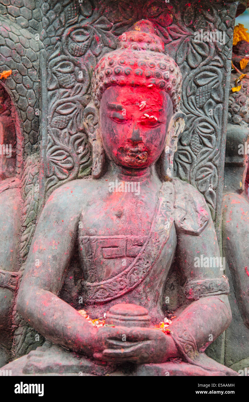 Coin paisible statue de Bouddha dans la vieille ville de Katmandou, Népal Banque D'Images