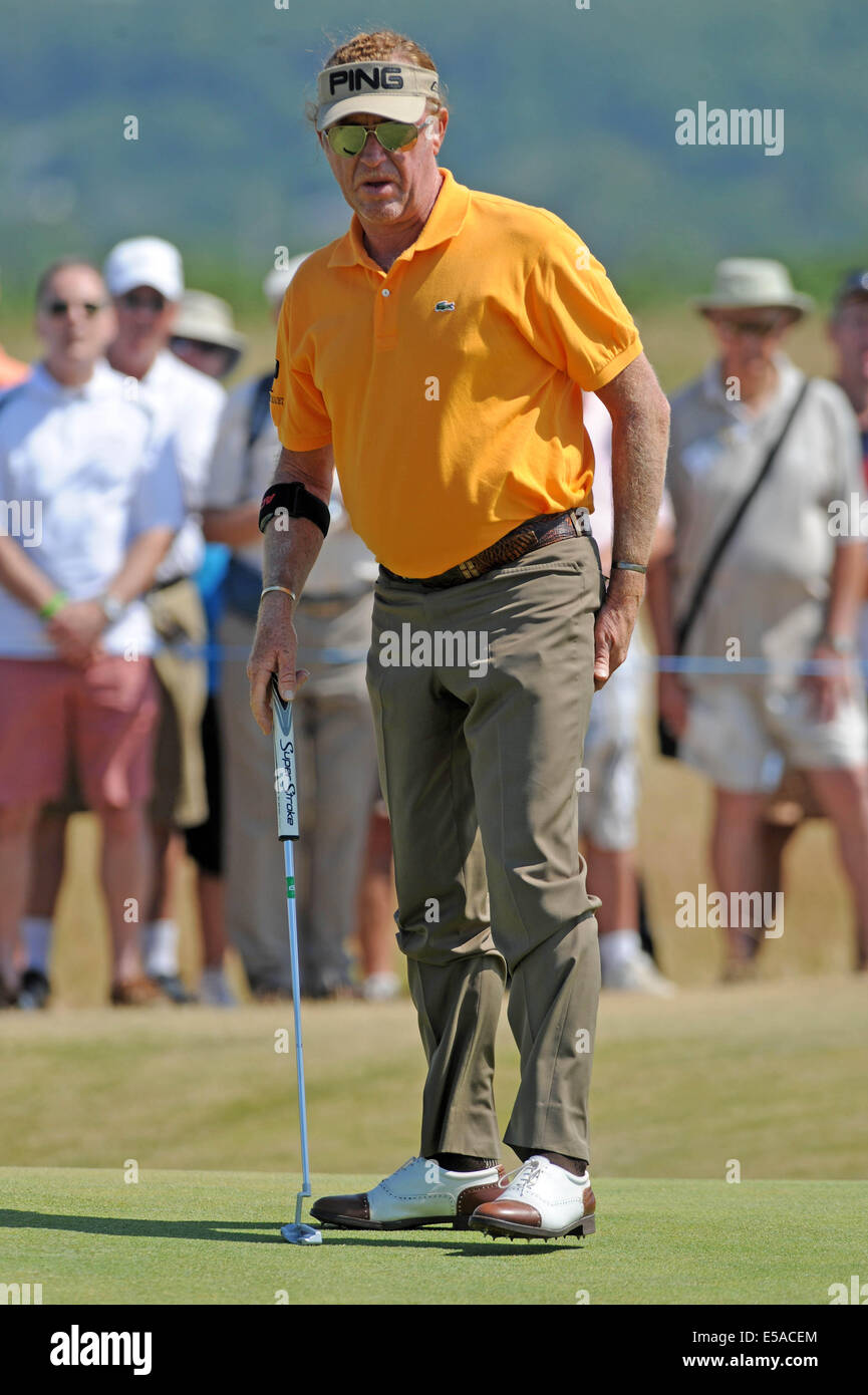 Porthcawl, Pays de Galles, Royaume-Uni. Le 25 juillet, 2014. Miguel Angel Jiménez, de mettre l'Espagne au cours de la deuxième journée de l'Open Golf Championship au Royal Porthcawl Golf Club dans le sud du Pays de Galles cet après-midi. Credit : Phil Rees/Alamy Live News Banque D'Images