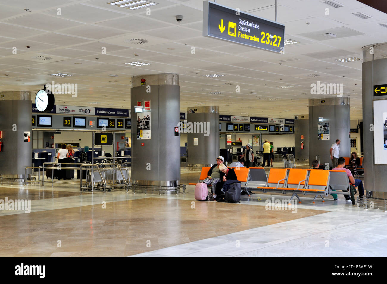 Arrivées et départs à l'aéroport international de Tenerife Sud Banque D'Images