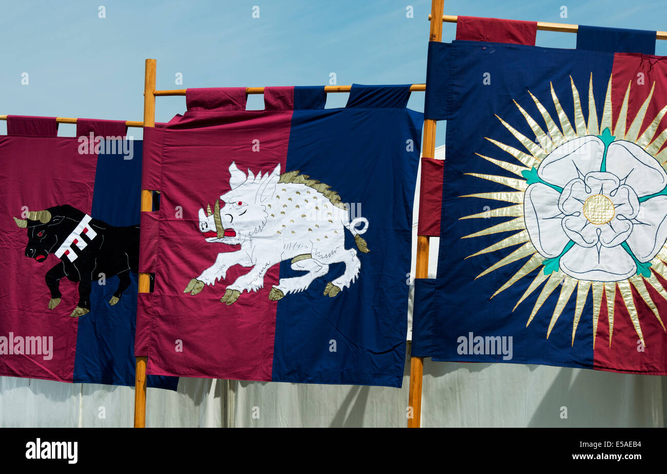 Fête médiévale de Tewkesbury bannières héraldiques Banque D'Images