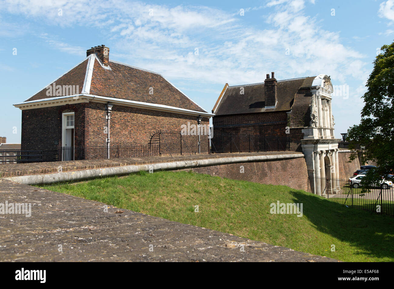 Maison de gardien et chapelle à Tilbury Fort, Essex, Angleterre, Royaume-Uni. Banque D'Images