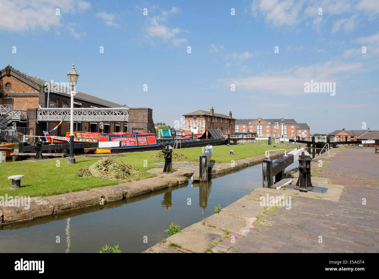 Serrures sur du canal de Shropshire Union au niveau national Waterways Museum à Ellesmere Port, Wirral, Cheshire, Angleterre, Royaume-Uni, Angleterre Banque D'Images