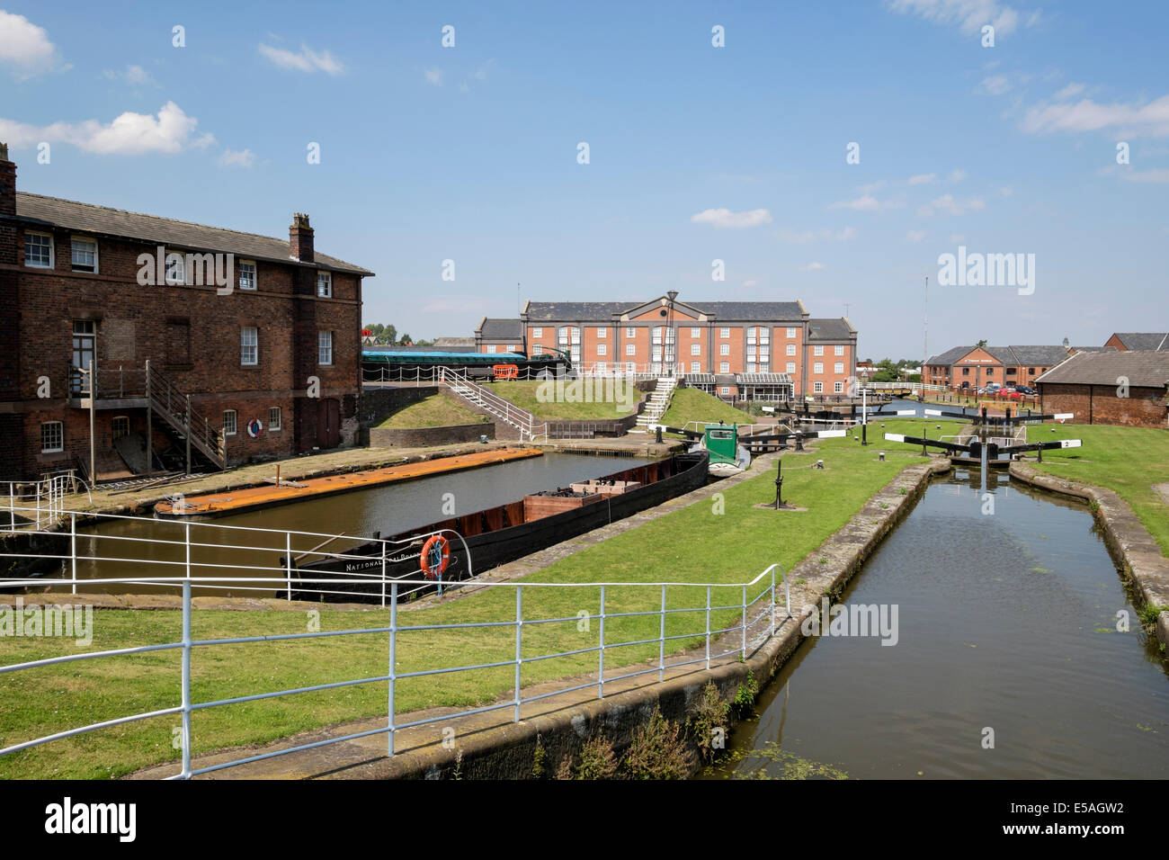 Whitby verrous sur du canal de Shropshire Union au niveau national Waterways Museum à Ellesmere Port, Wirral, Cheshire, Angleterre, Royaume-Uni, Angleterre Banque D'Images